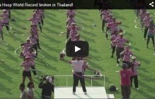 Hoelahoepdansers zetten een wereldrecord neer in Thailand 